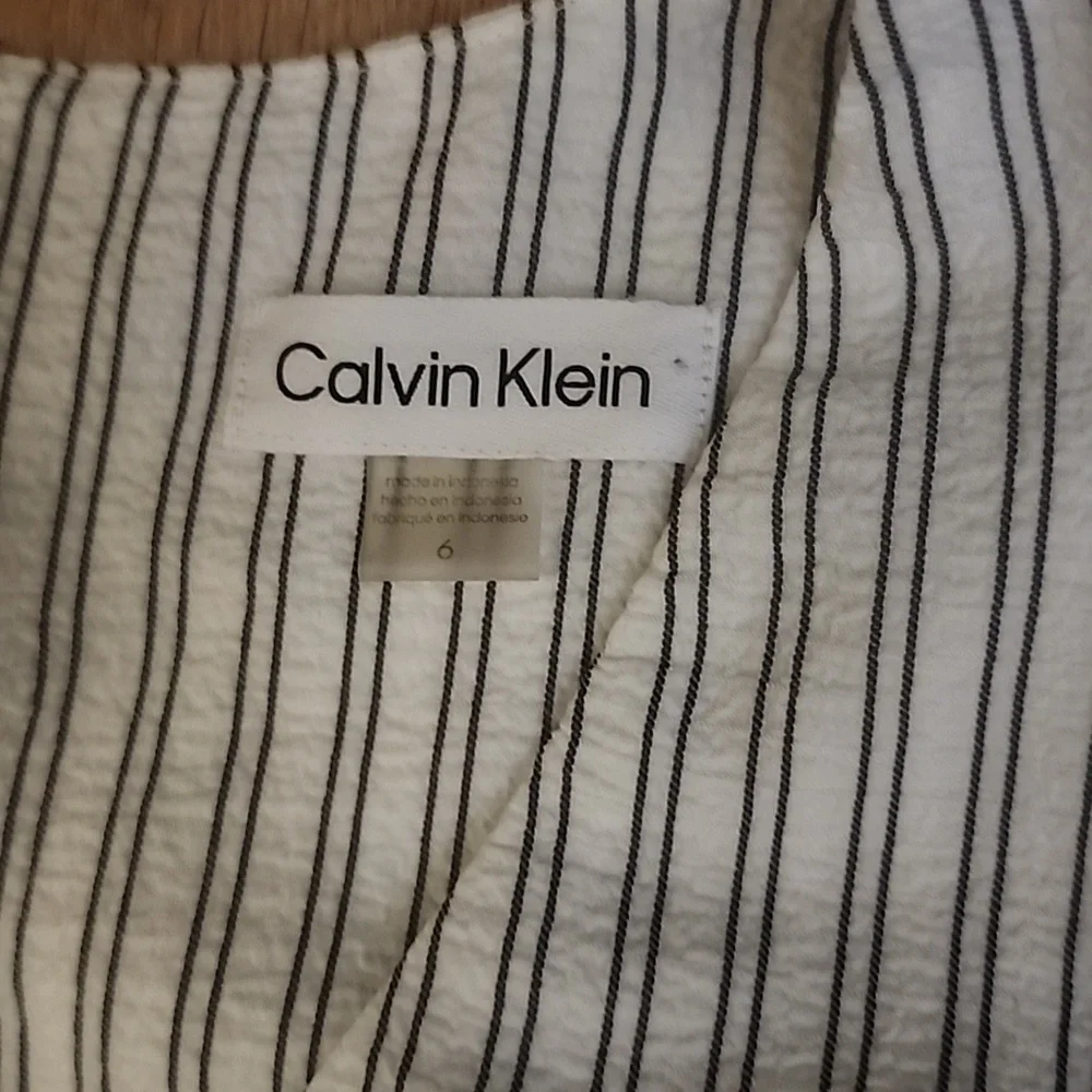 Calvin Klein Striped Jumpsuit Cropped wide leg sleeveless v-neck white 6 - Picture 3 of 5